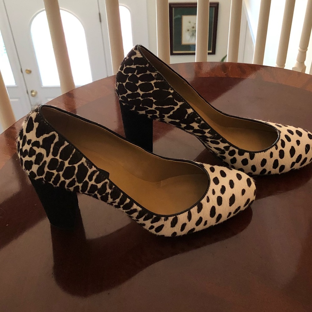 Gently used Ann Taylor camel hair pumps.